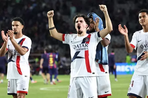 باريس سان جيرمان يحدد بديل باركولا من الدوري الإنجليزي